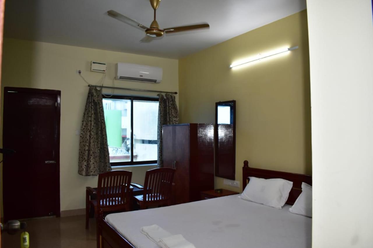 Hotel Lovely Inn ! Puri Пури Экстерьер фото